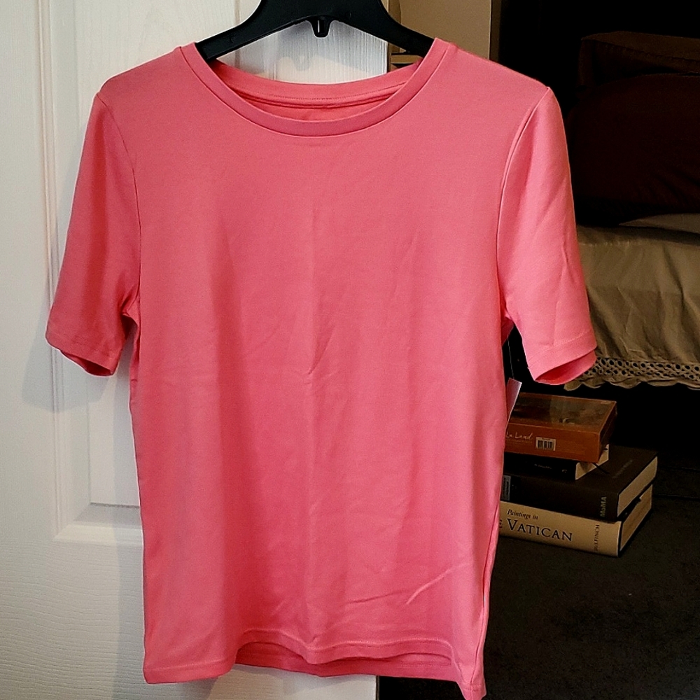 New Gap T-shirt